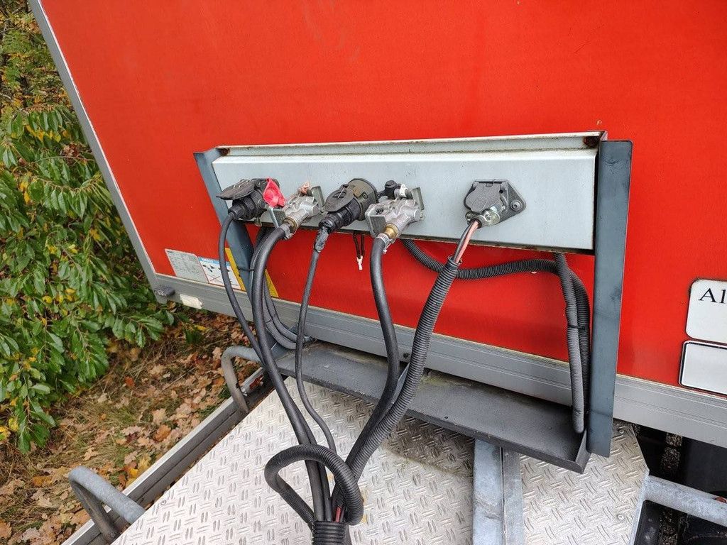 Geschlossener Sattelauflieger, Veen Heas, 4530 kg, Baujahr 2010