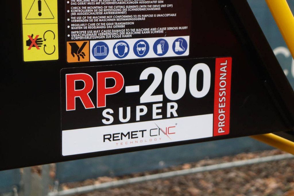 Remet CNC RP-200 SUPER Firewood Chopping Machine