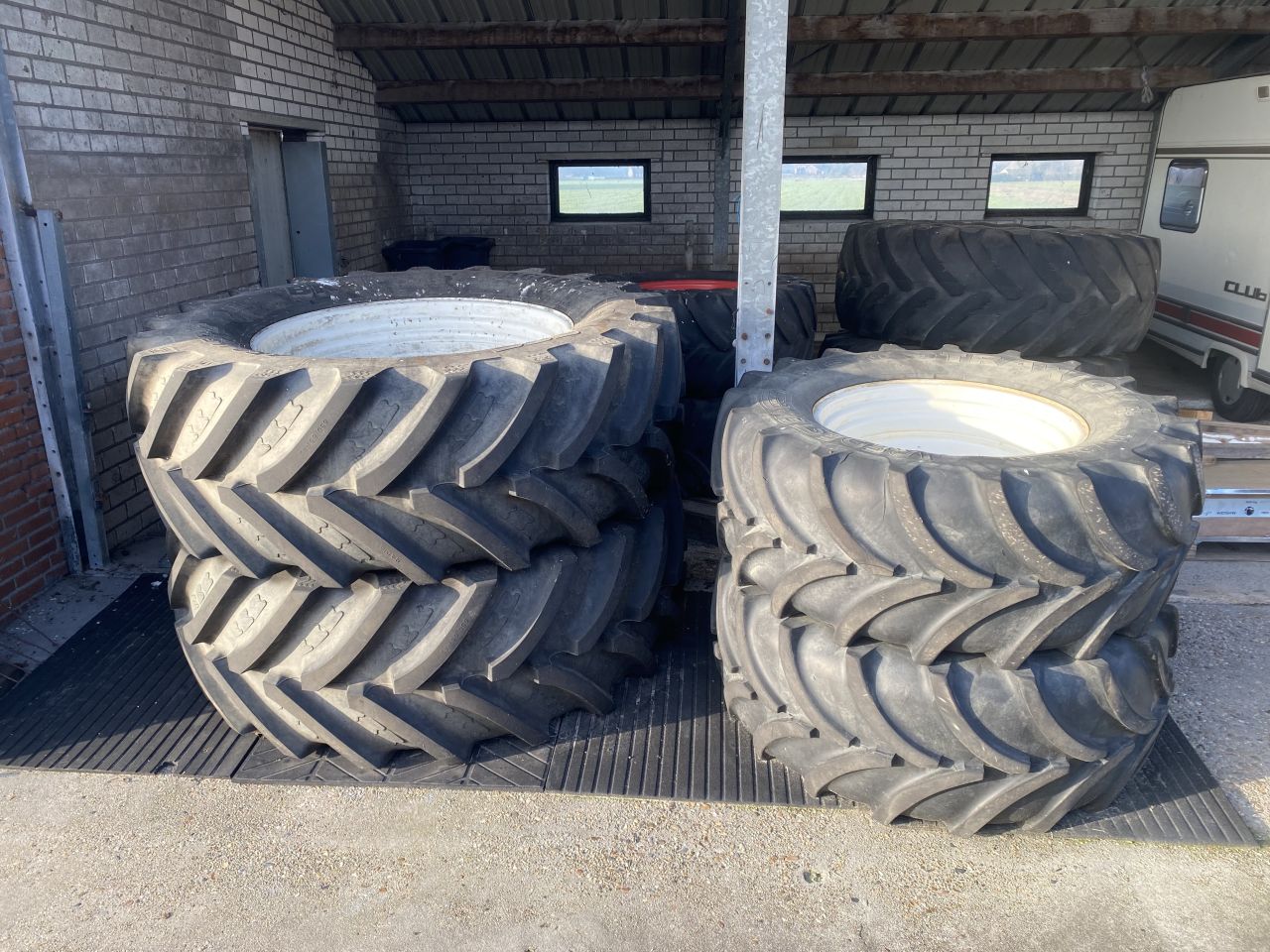 Set wielen banden velgen 650 65 r42 - 540 65 r30 new holland