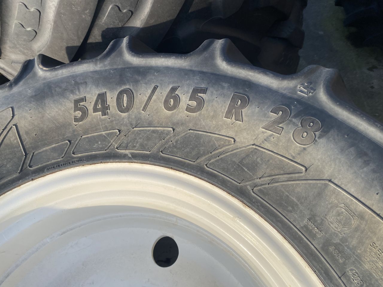 Div. Banden velgen 540 65 r28 - 710 75 r34 Ford Fendt