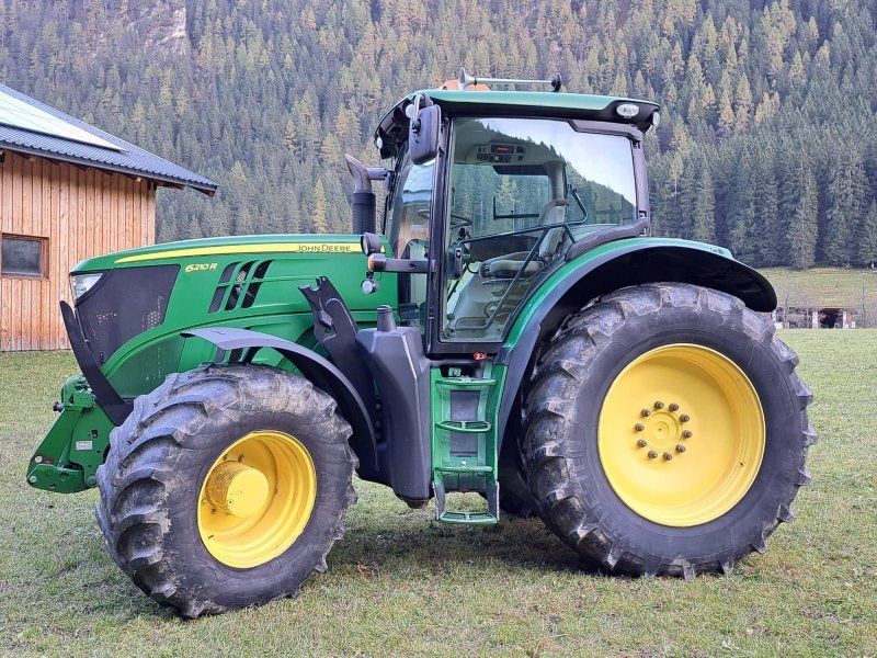 John Deere 6210R