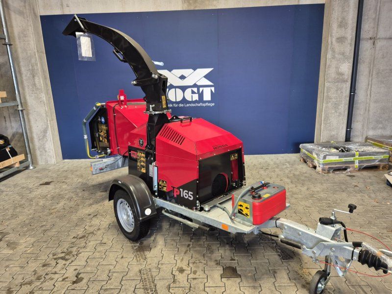 TP 165 MOBILE Holzhacker /Holzhäcksler mit Benzinmotor und PKW-Fahr