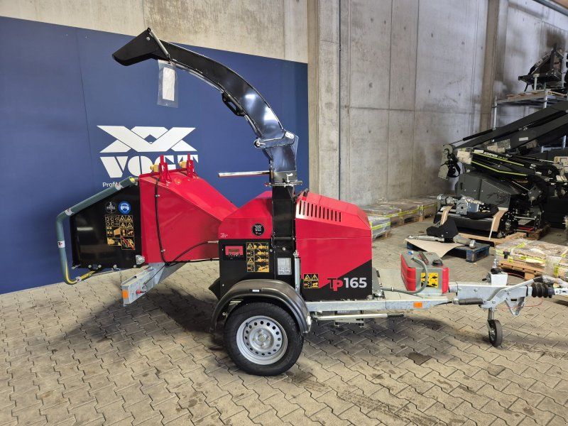 TP 165 MOBILE Holzhacker /Holzhäcksler mit Benzinmotor und PKW-Fahr