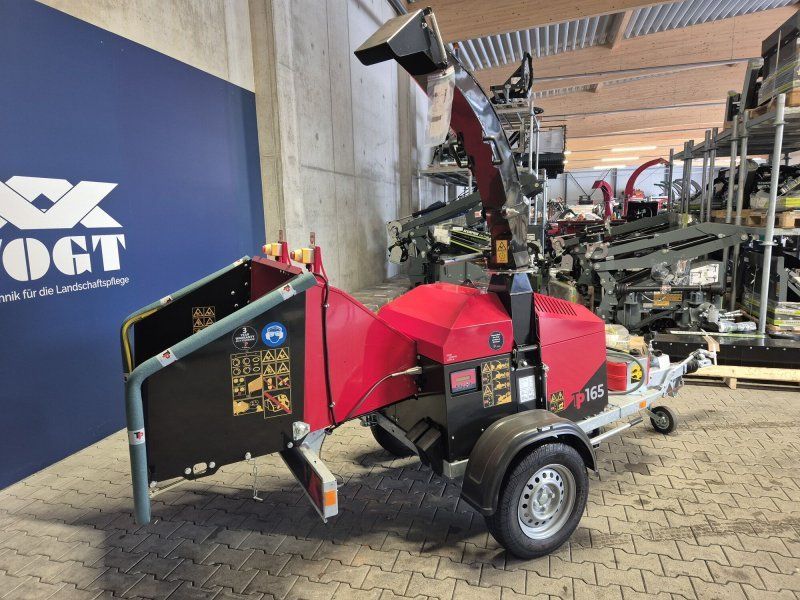 TP 165 MOBILE Holzhacker /Holzhäcksler mit Benzinmotor und PKW-Fahr