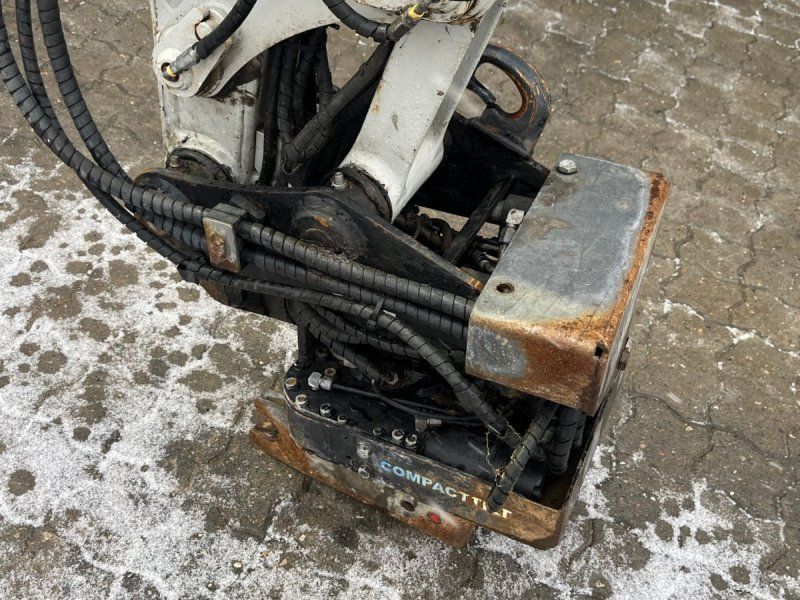 Takeuchi TB225 Rotortilt og centralsmørring