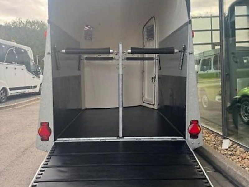 Humbaur Pegasus 2400 Pferde Alu 1.Hand Sattelkammer