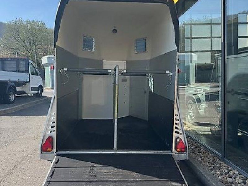 Blomert Nairobi 2-Pferde Alu 1. Hand 2,4t. Sattelkammer