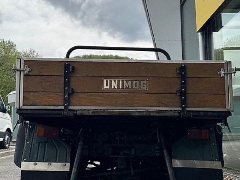 Mercedes-Benz 411 Cabrio mit Heckkraftheber