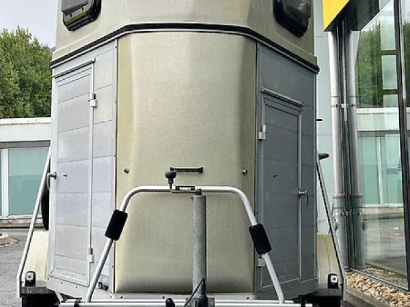 Blomert Pferde 2,7t. Alu Sattelkammer