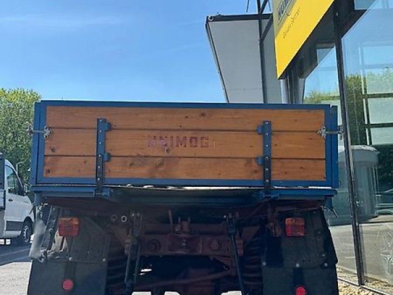 Mercedes-Benz 411 Cabrio mit Heckkraftheber