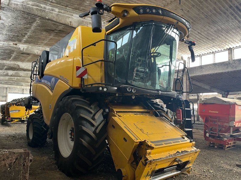 New Holland CR 8.90