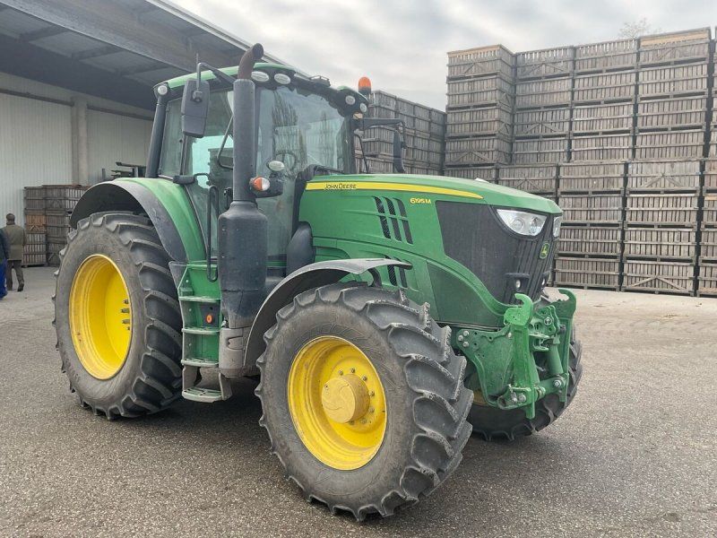 John Deere 6195M