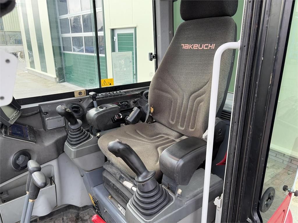 Takeuchi TB240 minigraafmachine