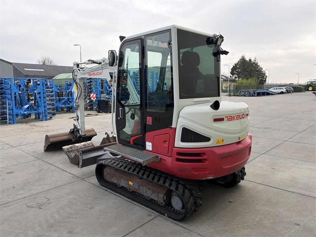 Takeuchi TB240 minigraafmachine