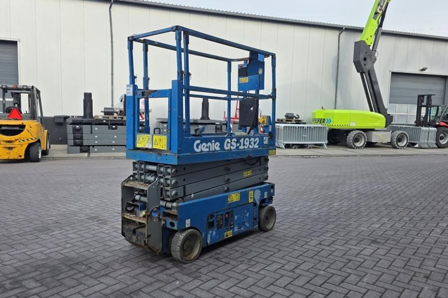 Genie GS1932 Electric, Working Height 7.8 m, 227kg Capac