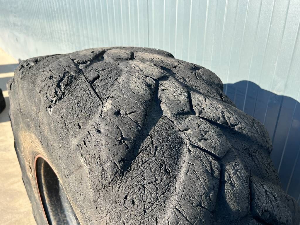 Michelin 445/70R19.5 incl. rim