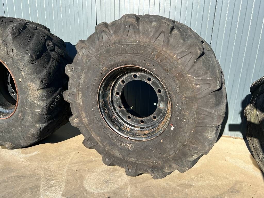 Michelin 445/70R19.5 incl. rim