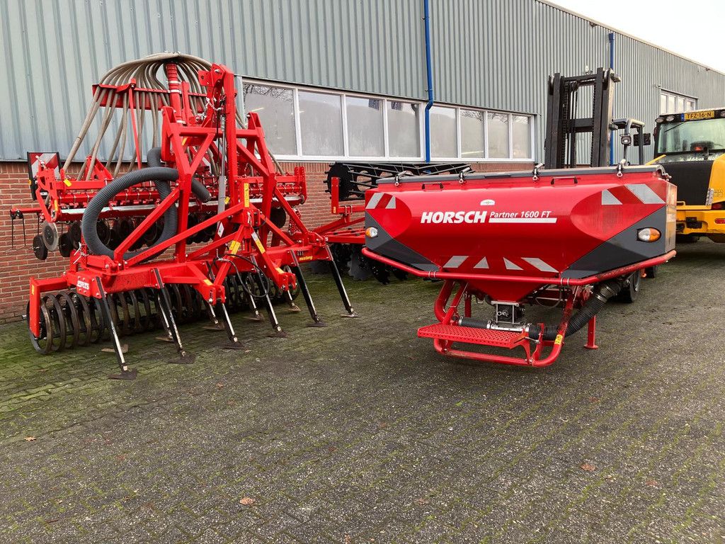Horsch Partner 1600 FT Fronttank + Evers Mustang 11-303-2 Cultivator + Kverneland F-Drill Coulterbar / Zaaicombinatie