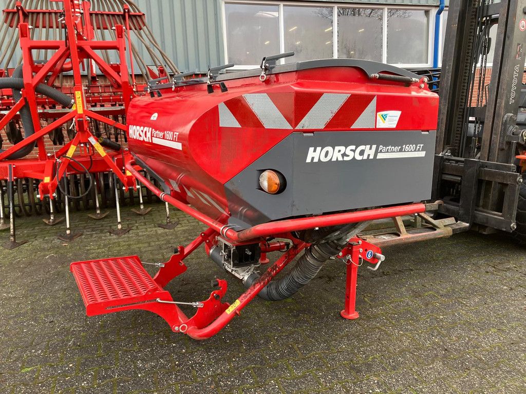 Horsch Partner 1600 FT Fronttank + Evers Mustang 11-303-2 Cultivator + Kverneland F-Drill Coulterbar / Zaaicombinatie