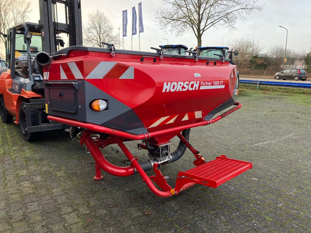 Horsch Partner 1600 FT Fronttank + Evers Mustang 11-303-2 Cultivator + Kverneland F-Drill Coulterbar / Zaaicombinatie