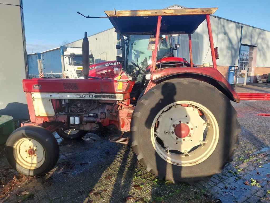 International 745 - S