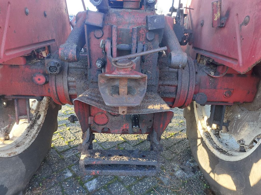 International 745 - S