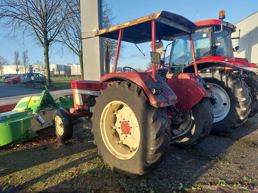 International 745 - S