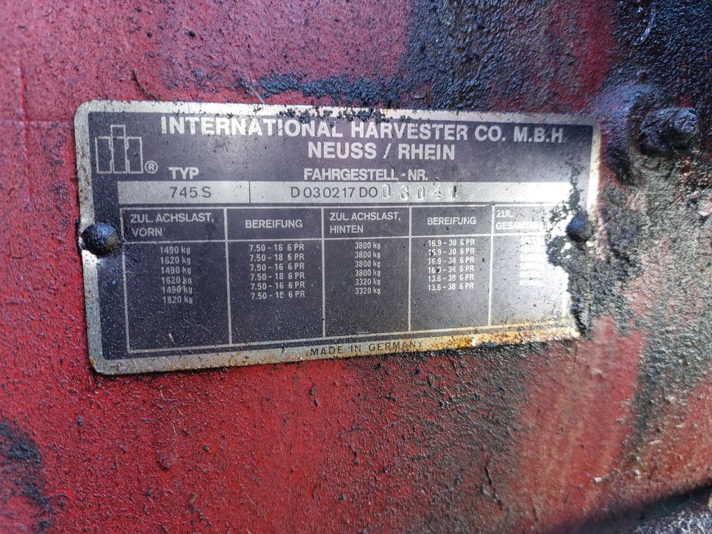 International 745 - S