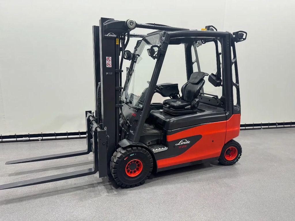 Linde 387 E 25 L-01. Inclusief nieuwe accu