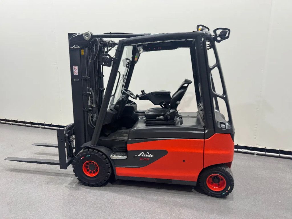 Linde 387 E 25 L-01. Inclusief nieuwe accu