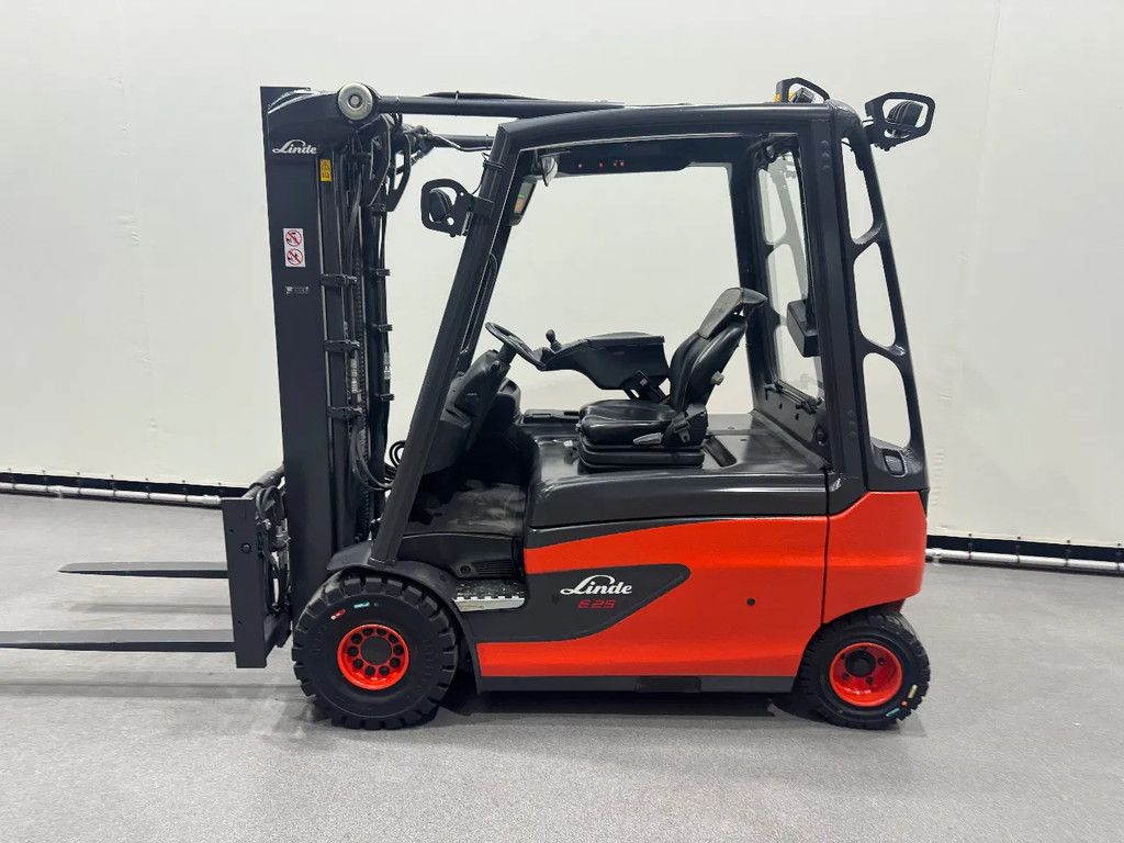 Linde 387 E 25 L-01. Inclusief nieuwe accu