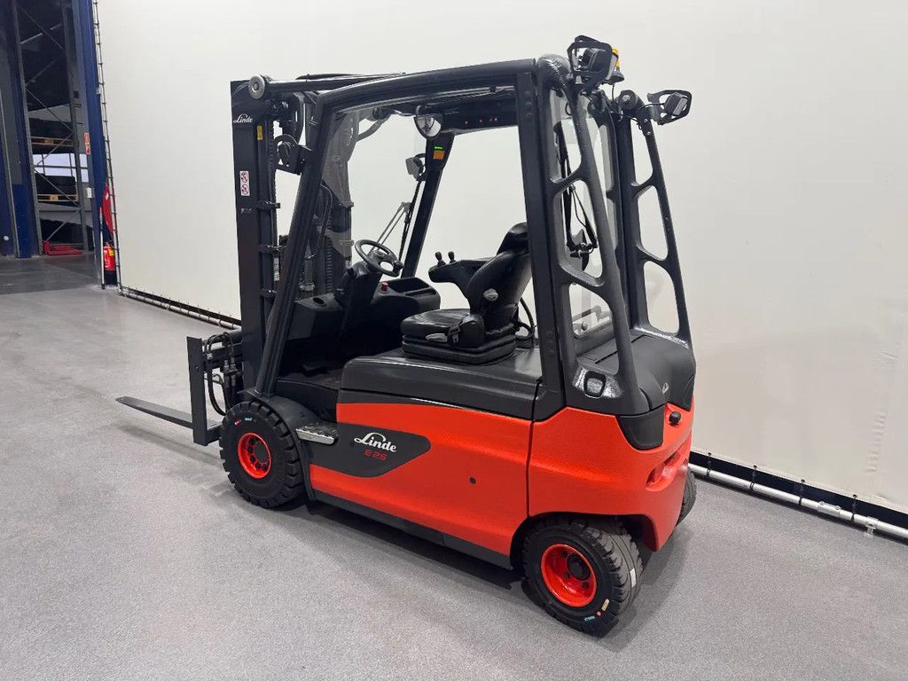 Linde 387 E 25 L-01. Inclusief nieuwe accu