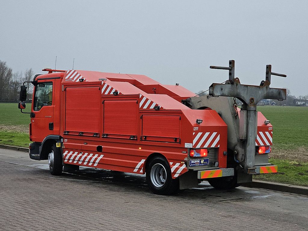 M.A.N. 8.220 TGL 8.8t bottie lift 8t