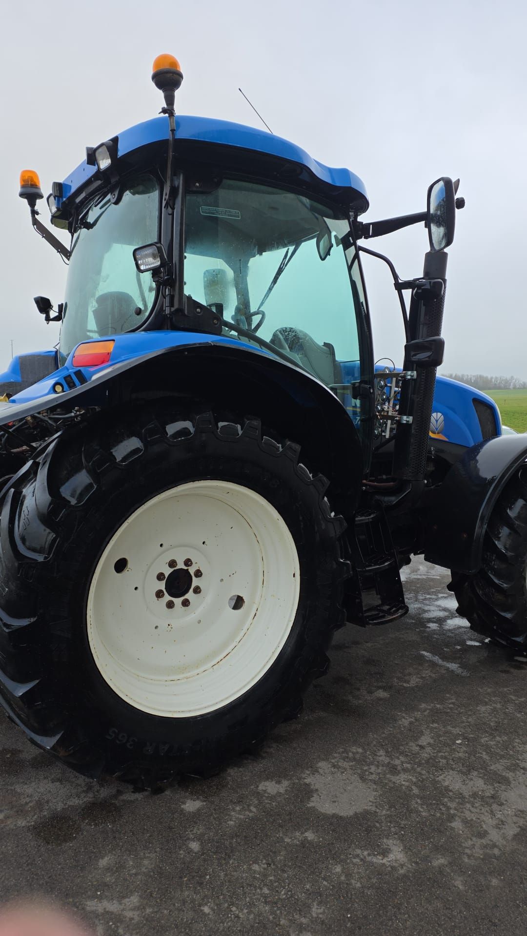 New Holland T6070