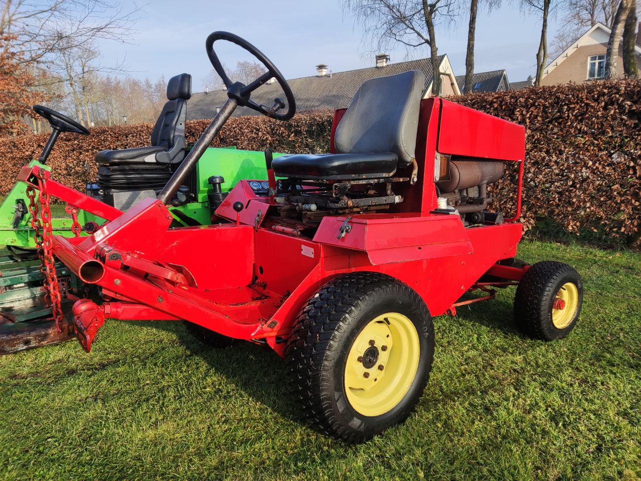 2 TORO zitmaaiers (type 322D en 223D, Mitsubishi diesel)