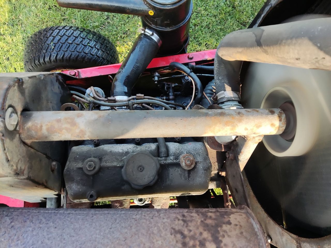 2 TORO zitmaaiers (type 322D en 223D, Mitsubishi diesel)