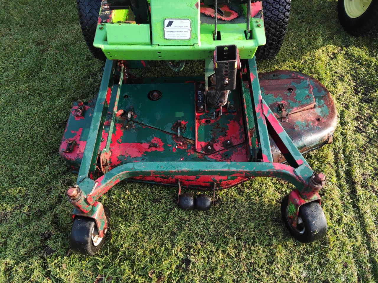 2 TORO zitmaaiers (type 322D en 223D, Mitsubishi diesel)