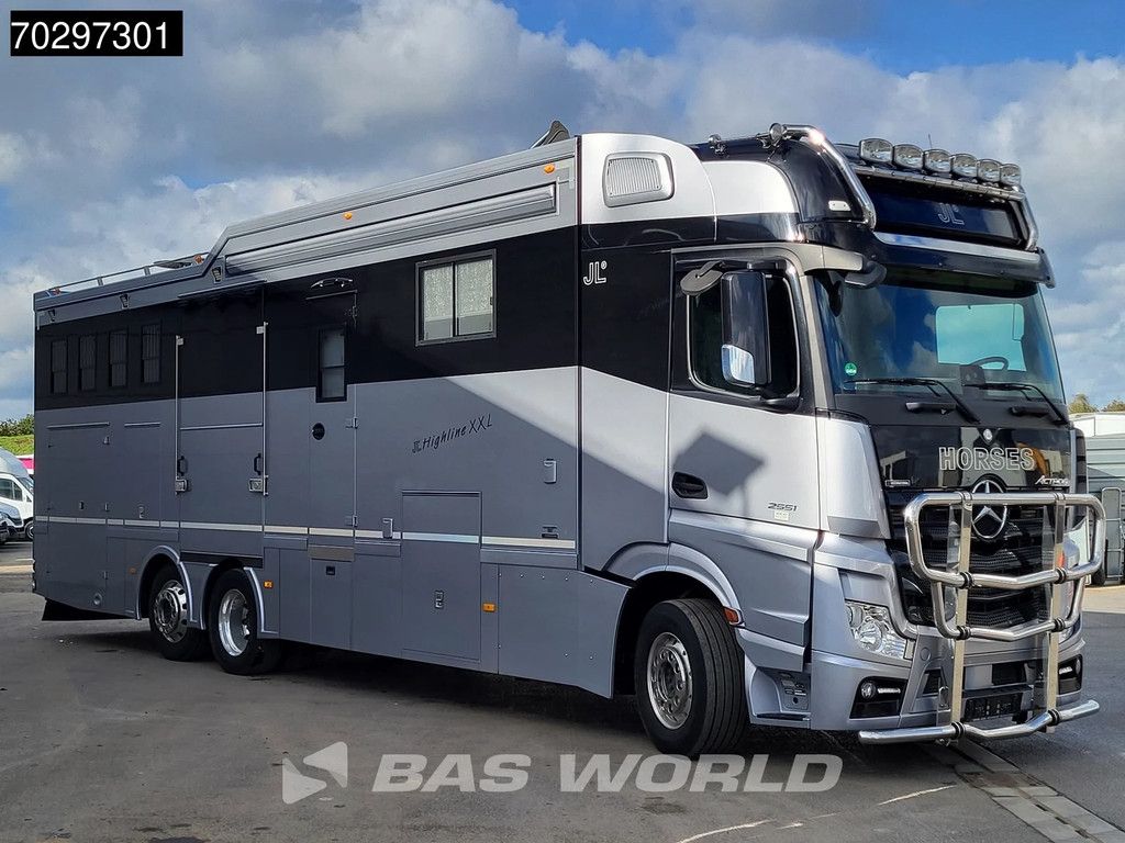 Mercedes Actros 2551 6X2 Pferdetransport Horse truck + Living Standairco Navi ACC Automatic Euro 6