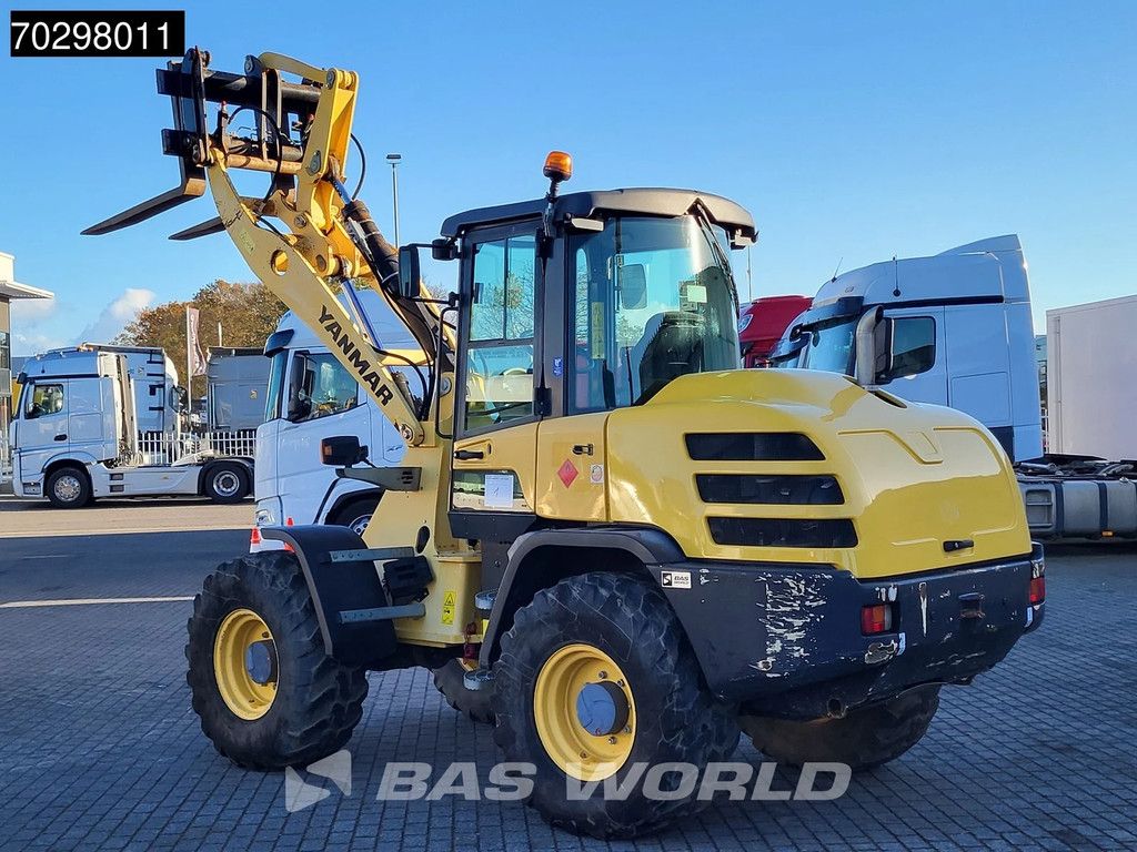 YANMAR V120 Bucket + Forks