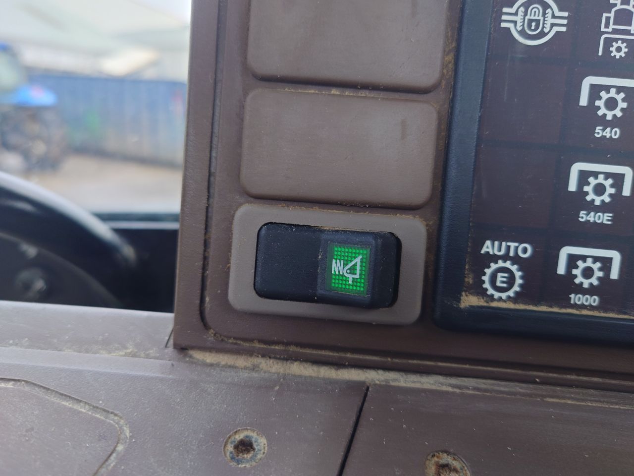 John Deere 6310 with H340 frontloader