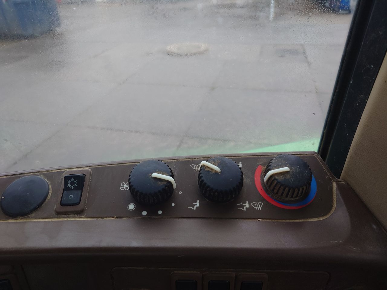 John Deere 6310 with H340 frontloader