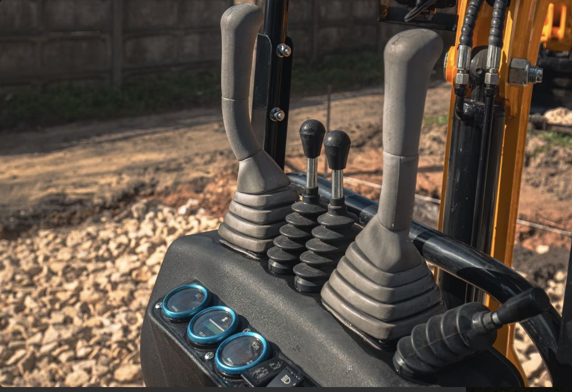 Winteractie minigraafmachine Kingway met oliekoeler en knikarm