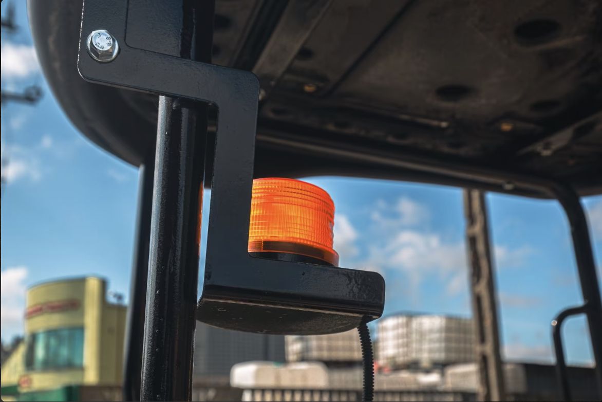 Winteractie minigraafmachine Kingway met oliekoeler en knikarm