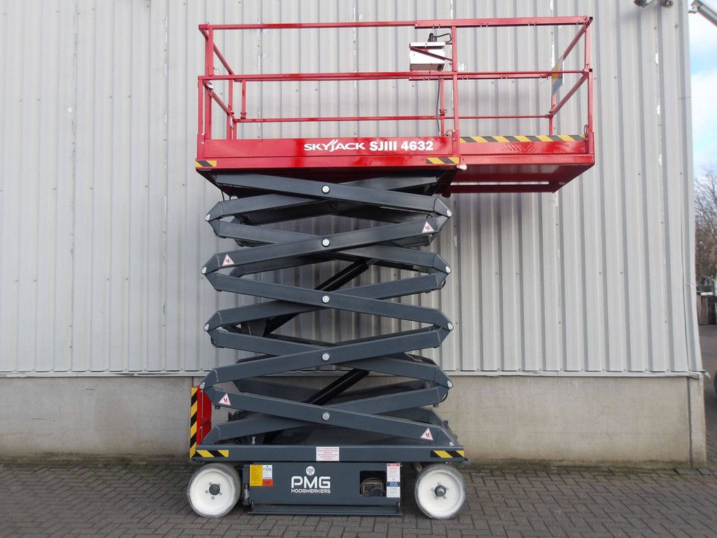 Scherenhebebühne Skyjack SJ4632 11,75 m elektrisch 2014 bei Nieuwe Vlemmix