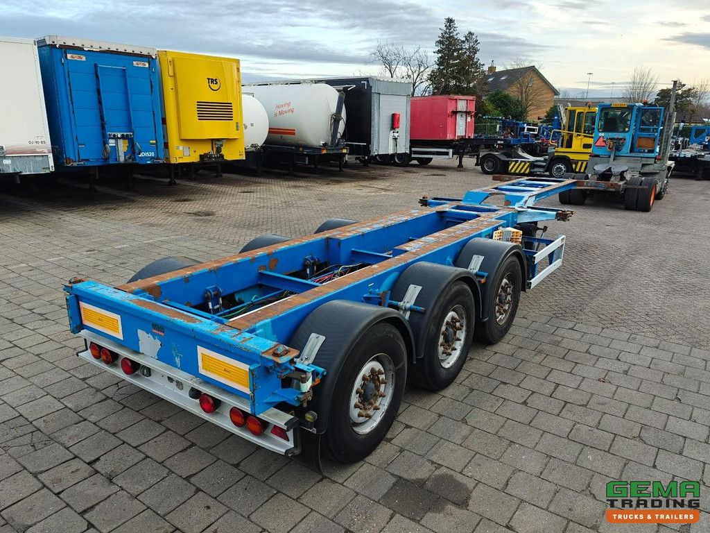 Renders RENDERS EURO800 3-axle MB - LiftAxle - Disc brakes - All types of containers