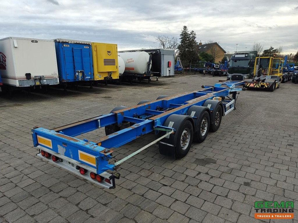 Renders RENDERS EURO800 3-axle MB - LiftAxle - Disc brakes - All types of containers