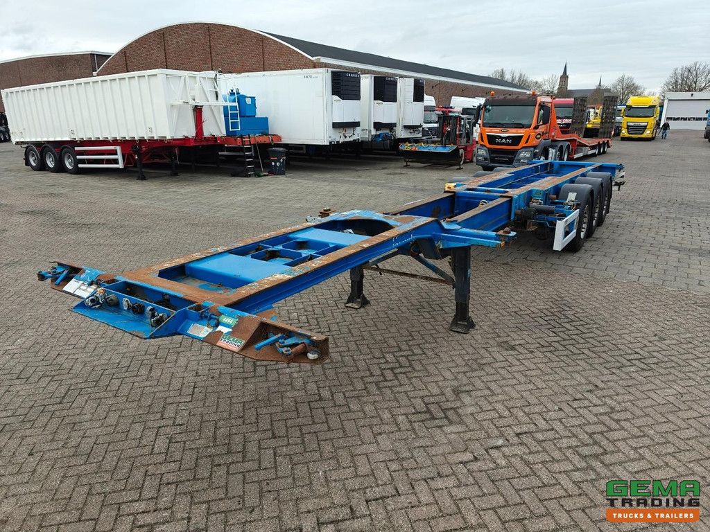 Renders RENDERS EURO800 3-axle MB - LiftAxle - Disc brakes - All types of containers