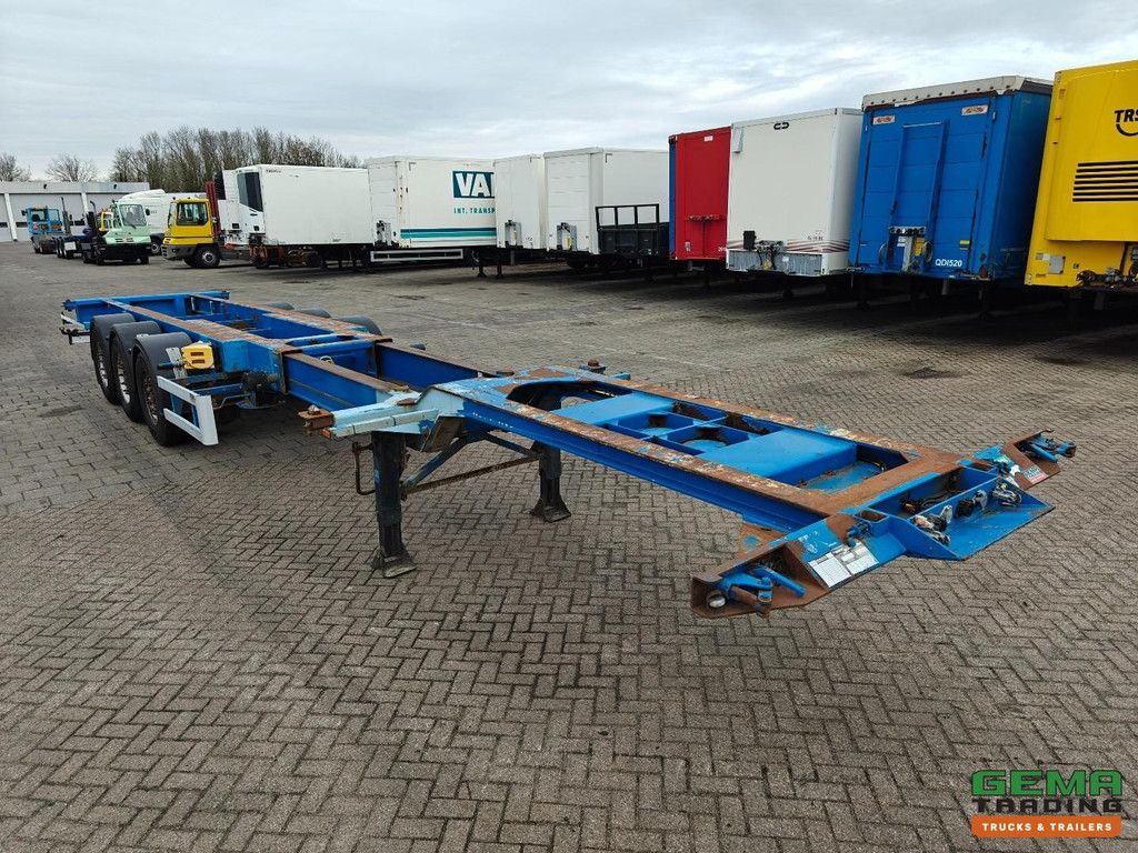 Renders RENDERS EURO800 3-axle MB - LiftAxle - Disc brakes - All types of containers