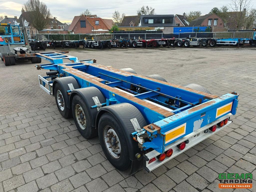 Renders RENDERS EURO800 3-axle MB - LiftAxle - Disc brakes - All types of containers