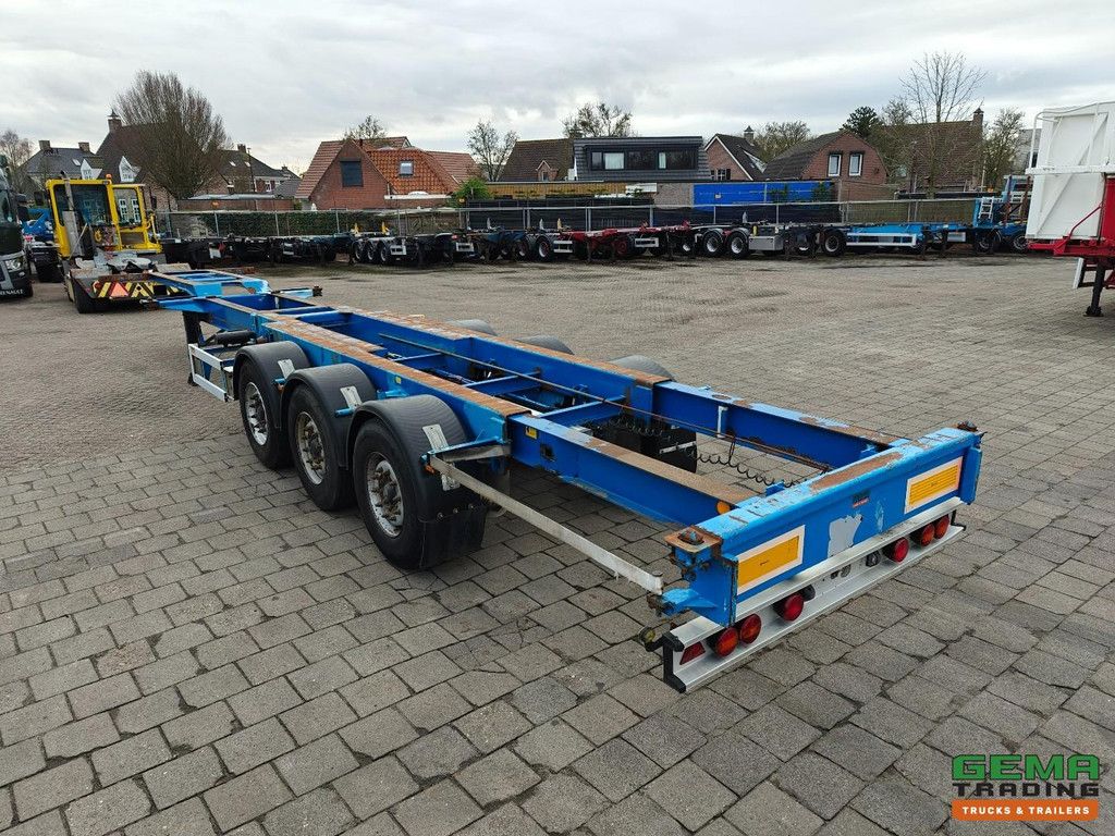 Renders RENDERS EURO800 3-axle MB - LiftAxle - Disc brakes - All types of containers